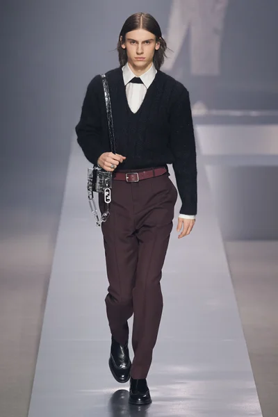 Look 16